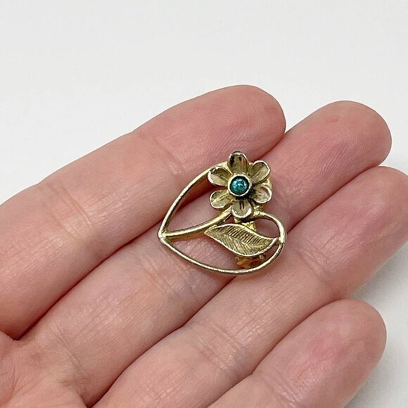 Vintage Heart Flower Brooch‎ Metallic Gold Tone Aqua Green Rhinestone Pin 1" - Picture 9 of 10